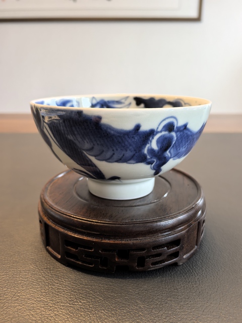 古玩陶瓷青花過墻龍紋茶碗真品鑒賞圖