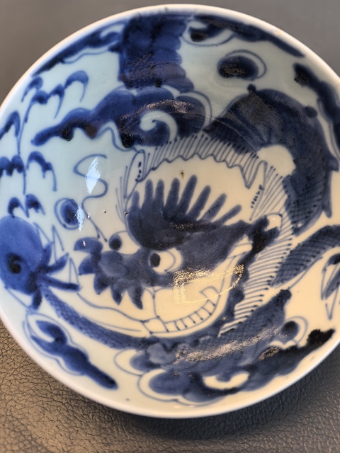 古玩陶瓷青花過墻龍紋茶碗真品鑒賞圖