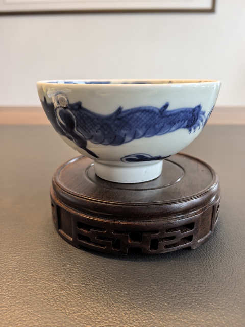 古玩陶瓷青花過墻龍紋茶碗真品鑒賞圖