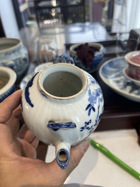 古玩陶瓷青花提梁壺真品鑒賞圖