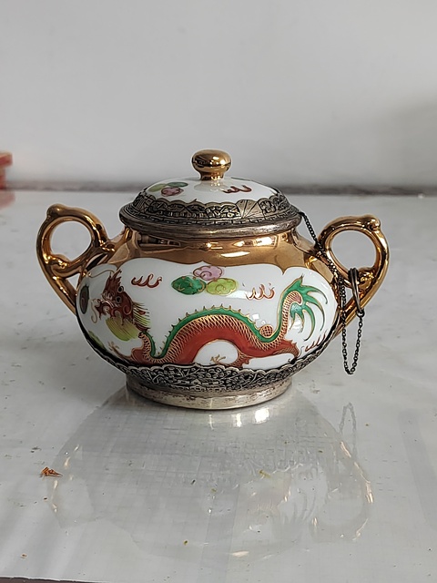 古玩陶瓷粉彩龍鳳紋雙耳壺真品鑒賞圖
