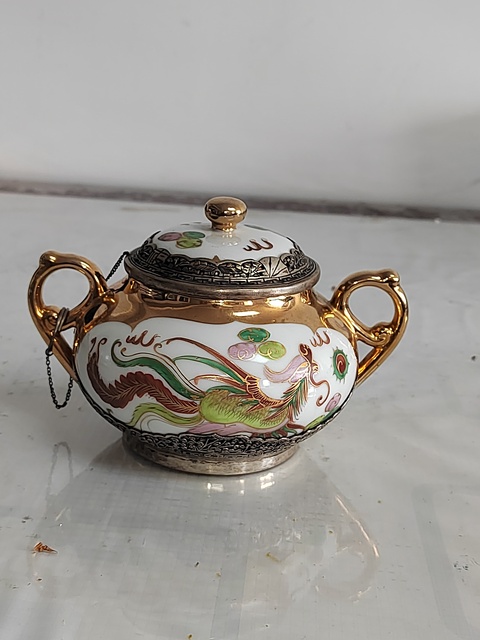 古玩陶瓷粉彩龍鳳紋雙耳壺真品鑒賞圖
