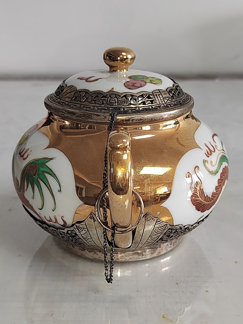 古玩陶瓷粉彩龍鳳紋雙耳壺真品鑒賞圖