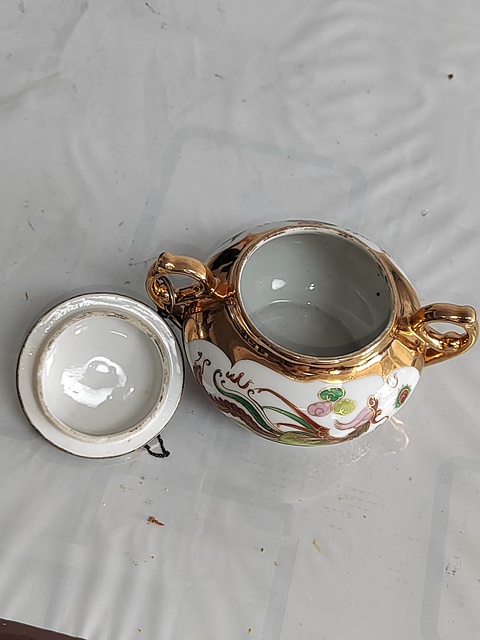 古玩陶瓷粉彩龍鳳紋雙耳壺真品鑒賞圖