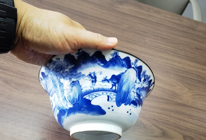 古玩陶瓷樵漁耕讀山水紋青花碗真品鑒賞圖