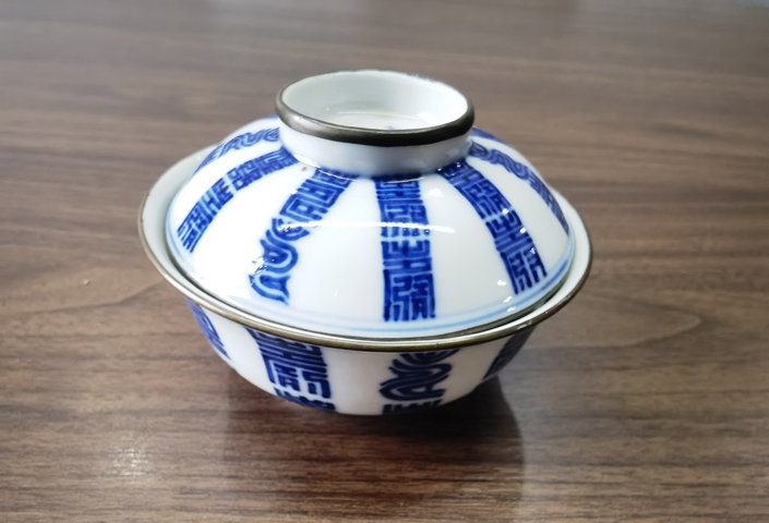 古玩陶瓷壽字紋青花蓋碗真品鑒賞圖