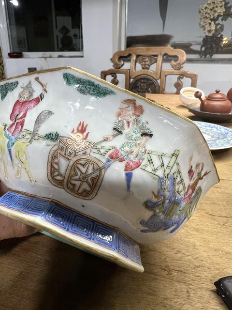 古玩陶瓷粉彩人物故事八方貢碗真品鑒賞圖