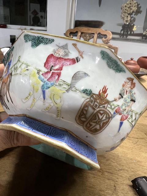 古玩陶瓷粉彩人物故事八方貢碗真品鑒賞圖