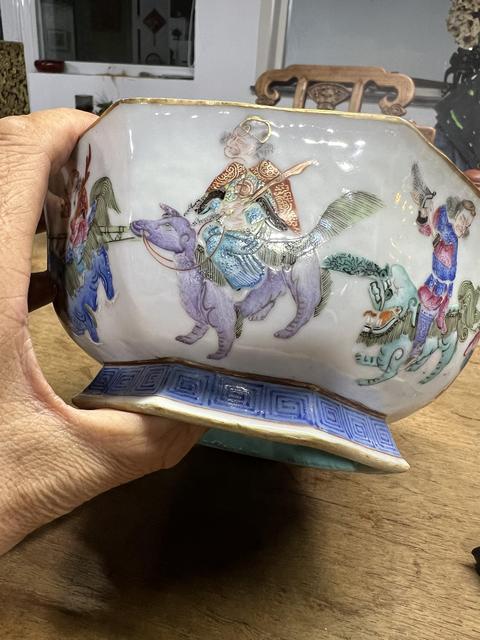 古玩陶瓷粉彩人物故事八方貢碗真品鑒賞圖