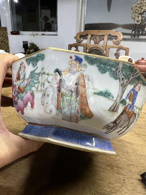 古玩陶瓷粉彩人物故事八方貢碗真品鑒賞圖