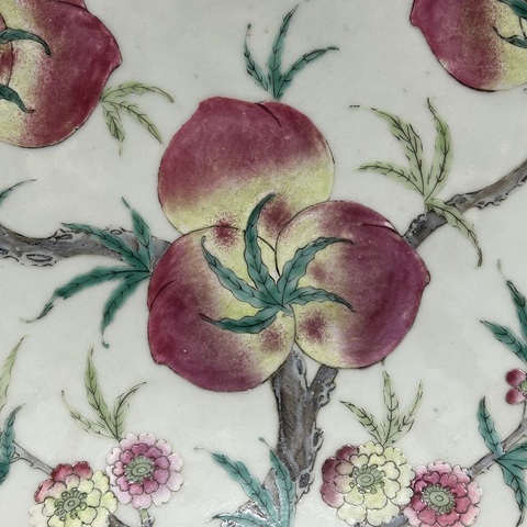 古玩陶瓷粉彩九桃紋大盤真品鑒賞圖