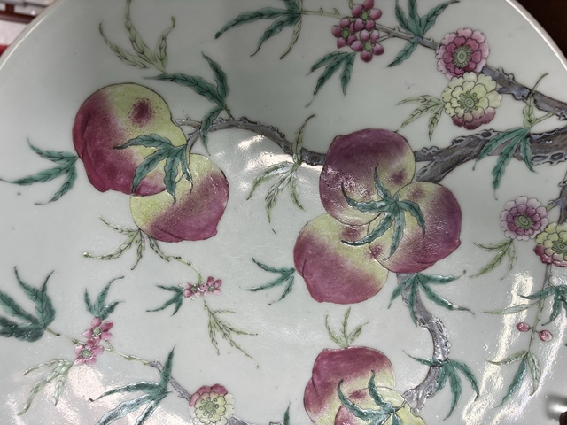 古玩陶瓷粉彩九桃紋大盤真品鑒賞圖