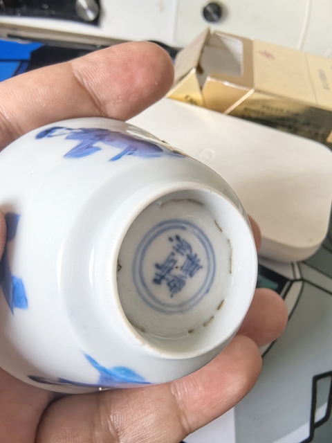 古玩陶瓷仕女紋青花杯真品鑒賞圖