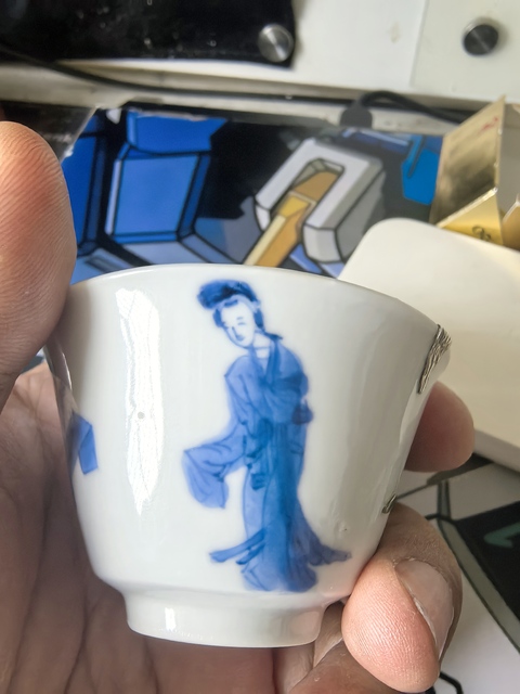 古玩陶瓷仕女紋青花杯真品鑒賞圖