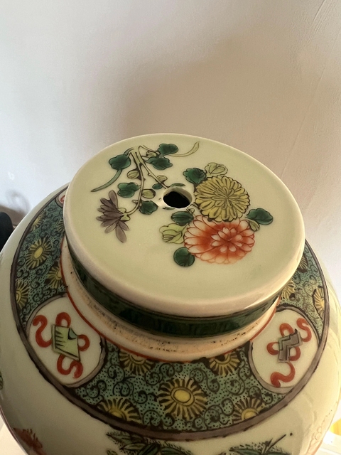 古玩陶瓷五彩花鳥紋蓋罐真品鑒賞圖