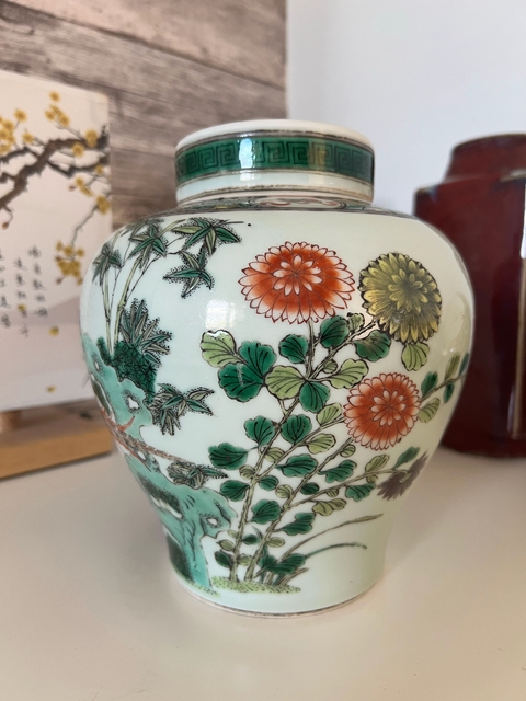 古玩陶瓷五彩花鳥紋蓋罐真品鑒賞圖