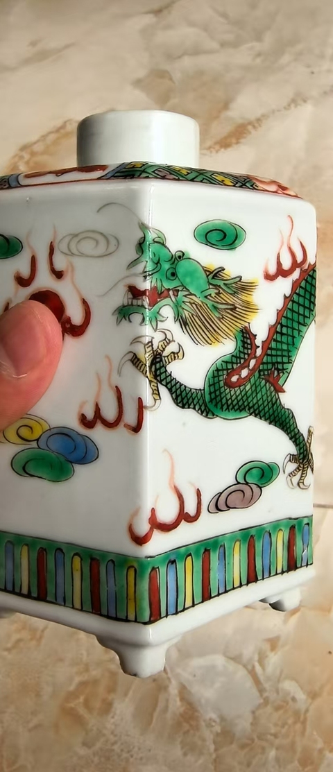 古玩陶瓷五彩雙龍戲珠紋六方茶葉罐真品鑒賞圖