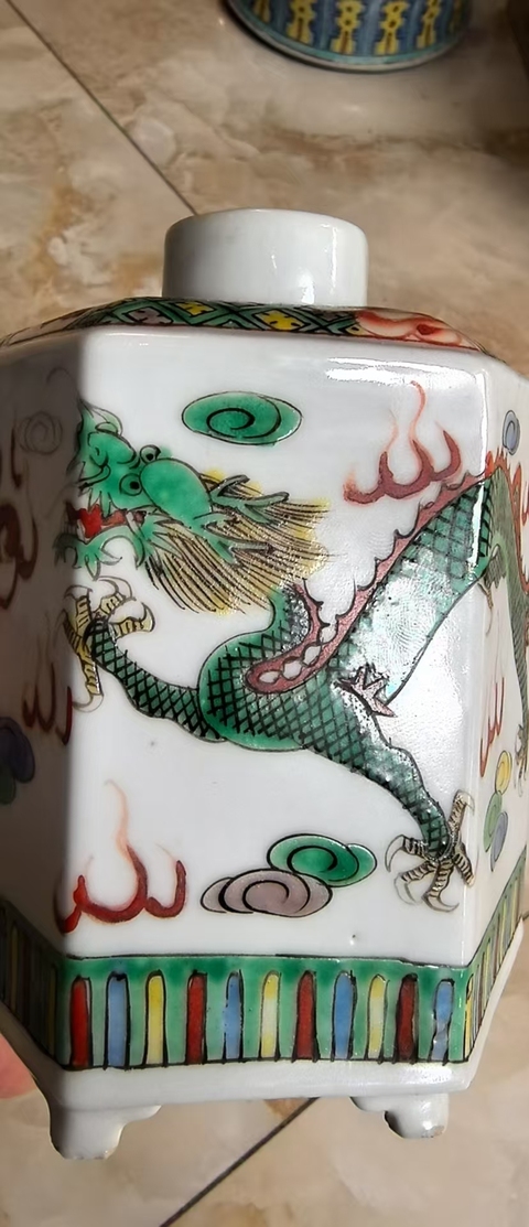 古玩陶瓷五彩雙龍戲珠紋六方茶葉罐真品鑒賞圖