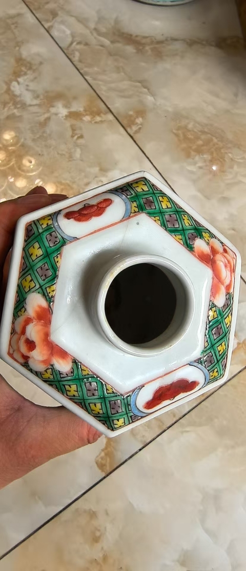 古玩陶瓷五彩雙龍戲珠紋六方茶葉罐真品鑒賞圖