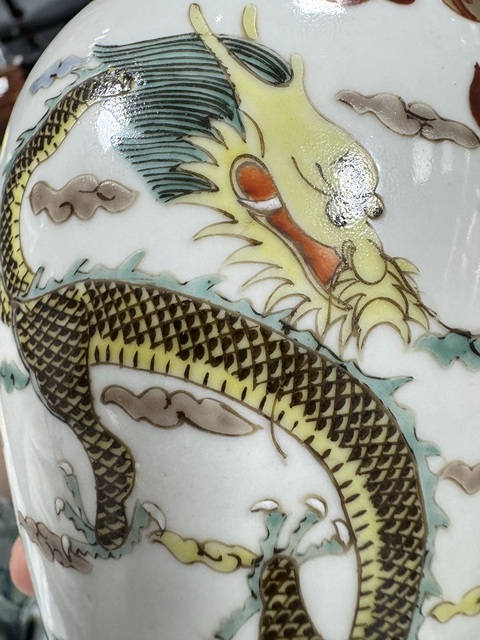 古玩陶瓷五彩龍紋梅瓶真品鑒賞圖