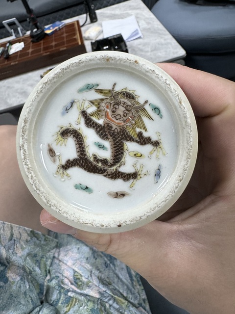 古玩陶瓷五彩龍紋梅瓶真品鑒賞圖