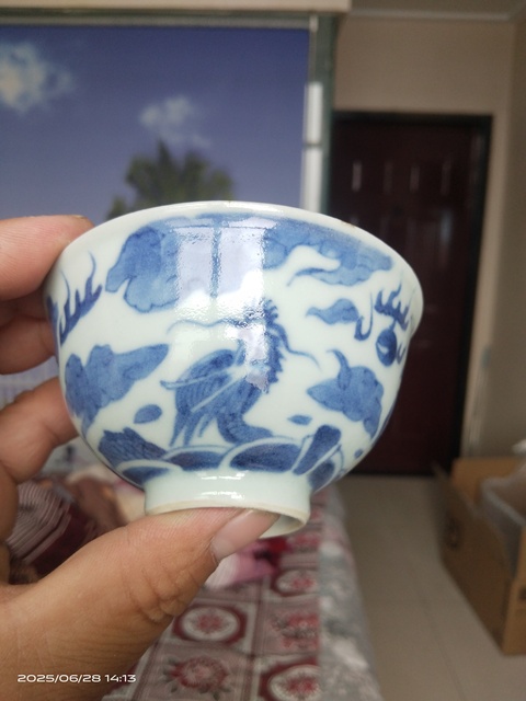古玩陶瓷龍紋青花杯真品鑒賞圖
