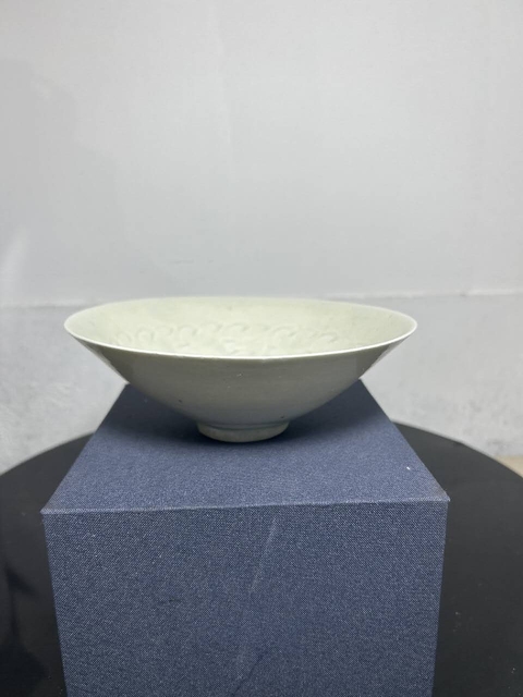 古玩陶瓷青白釉云氣紋斗笠碗真品鑒賞圖