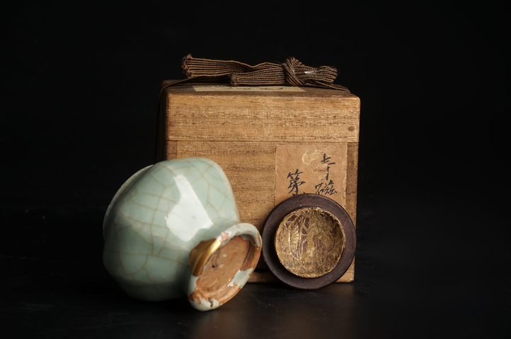 古玩陶瓷明晚期·龍泉青釉八方罐真品鑒賞圖