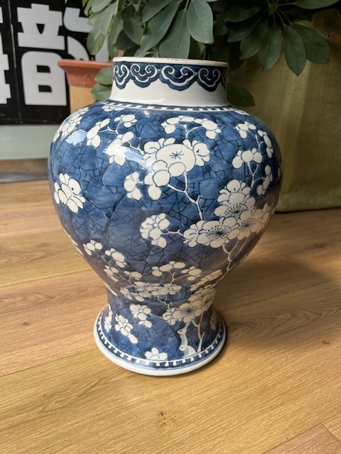 古玩陶瓷青花留白冰梅紋將軍罐真品鑒賞圖