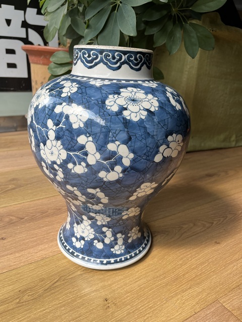 古玩陶瓷青花留白冰梅紋將軍罐真品鑒賞圖