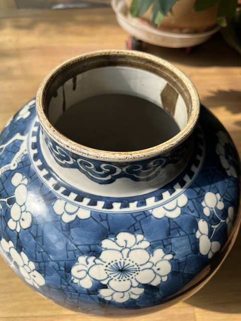 古玩陶瓷青花留白冰梅紋將軍罐真品鑒賞圖