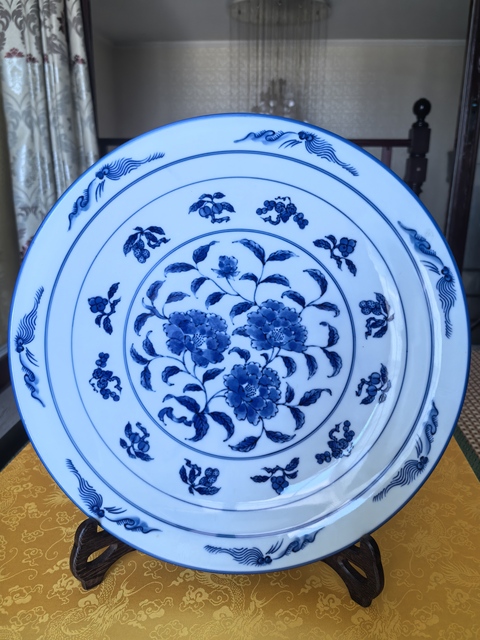 古玩陶瓷青花花卉紋盤真品鑒賞圖