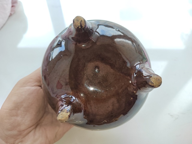 古玩陶瓷褐釉三足香爐真品鑒賞圖