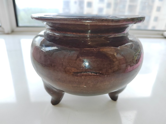 古玩陶瓷褐釉三足香爐真品鑒賞圖