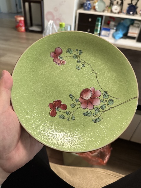 古玩陶瓷綠地粉彩軋道盤真品鑒賞圖