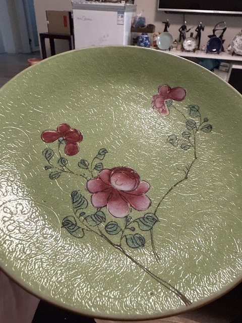 古玩陶瓷綠地粉彩軋道盤真品鑒賞圖