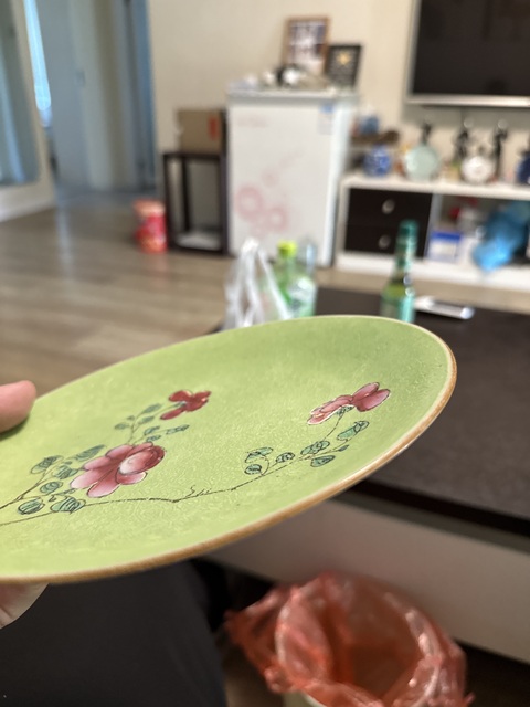 古玩陶瓷綠地粉彩軋道盤真品鑒賞圖