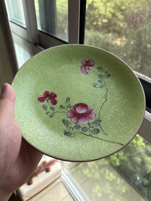 古玩陶瓷綠地粉彩軋道盤真品鑒賞圖