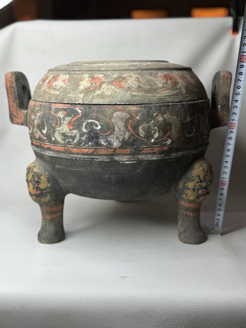 古玩陶瓷漢·彩繪云氣紋獸腿鼎真品鑒賞圖