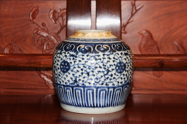 古玩陶瓷花卉紋青花罐真品鑒賞圖