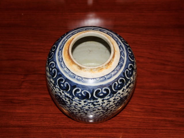 古玩陶瓷花卉紋青花罐真品鑒賞圖