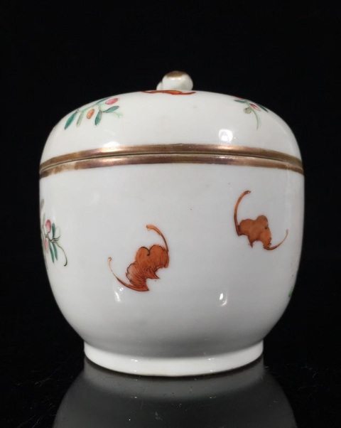 古玩陶瓷粉彩花卉紋蓋罐真品鑒賞圖