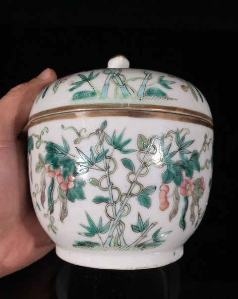 古玩陶瓷粉彩花卉紋蓋罐真品鑒賞圖
