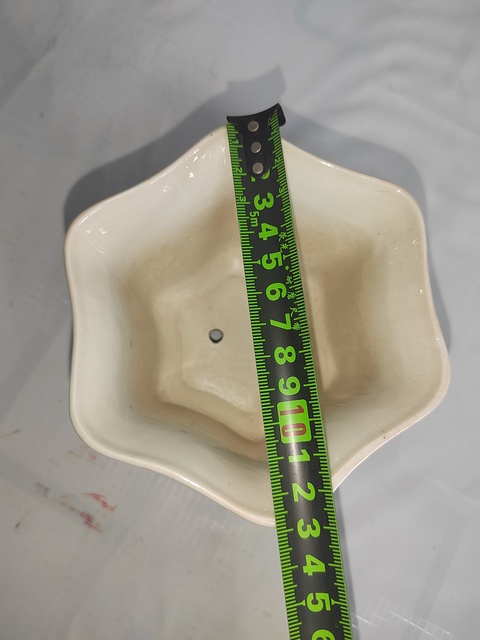古玩陶瓷藍地粉彩云蝠紋花盆拍賣，當前價格300元