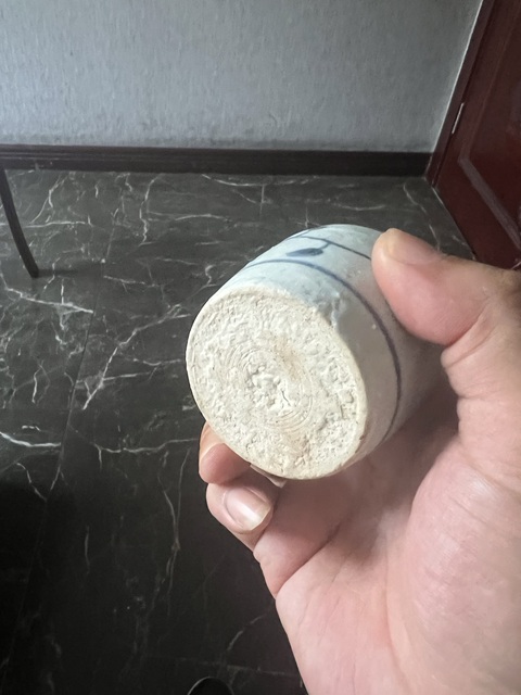 古玩陶瓷青花花卉紋罐真品鑒賞圖