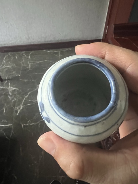 古玩陶瓷青花花卉紋罐真品鑒賞圖