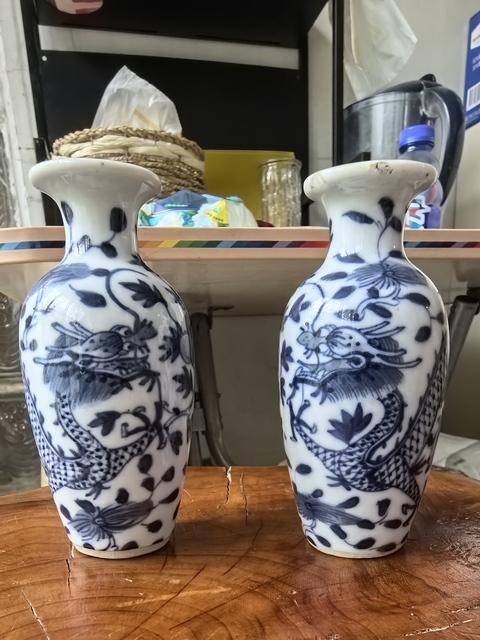 古玩陶瓷青花龍穿花卉收瓶一對真品鑒賞圖