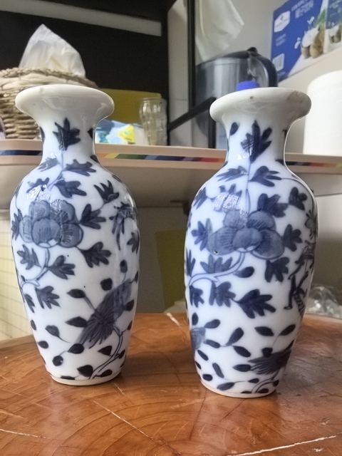 古玩陶瓷青花龍穿花卉收瓶一對真品鑒賞圖
