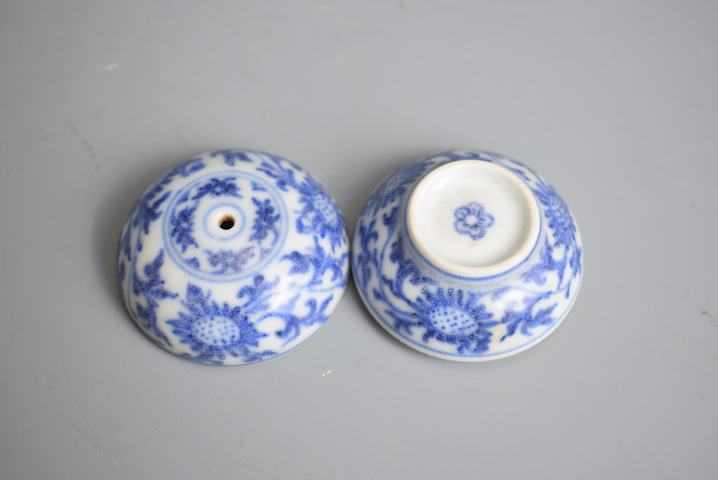 古玩陶瓷清康熙青花纏枝花卉紋香插拍賣,當前價格600元