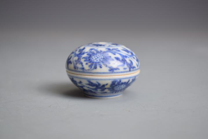 古玩陶瓷清康熙青花纏枝花卉紋香插拍賣,當前價格600元